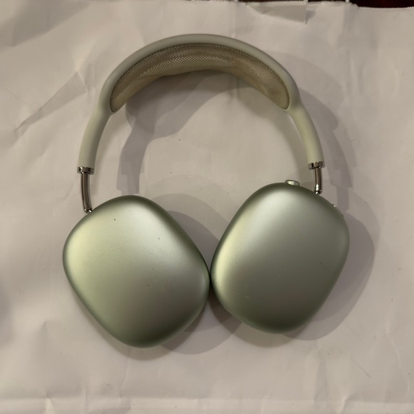 Apple Other - Apple Airpod Max (Gen 1) in Green